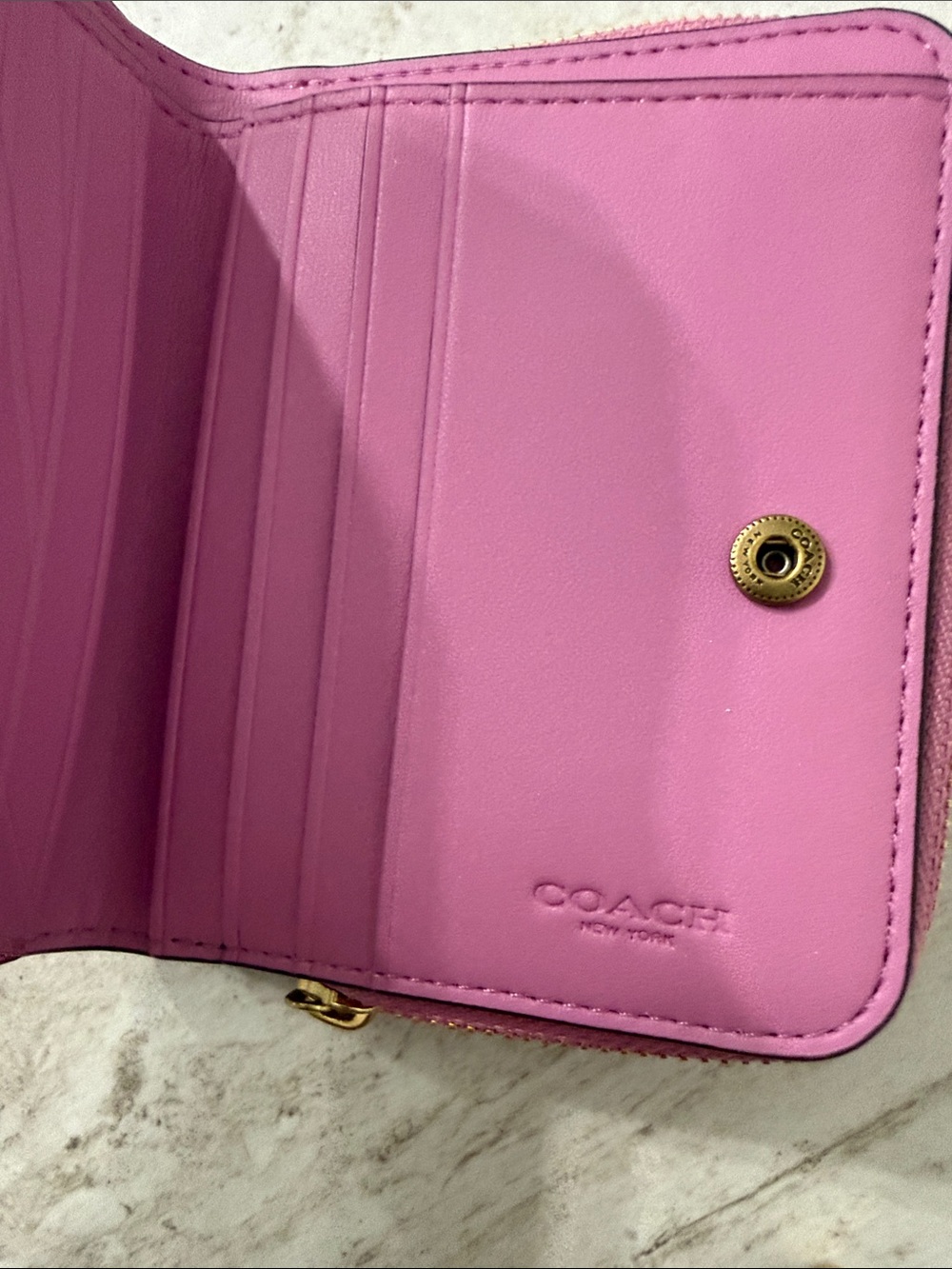 Coach Pebbled Leather Zip Wallet in Fuchsia Pink..NWT.. - Picture 4 of 7